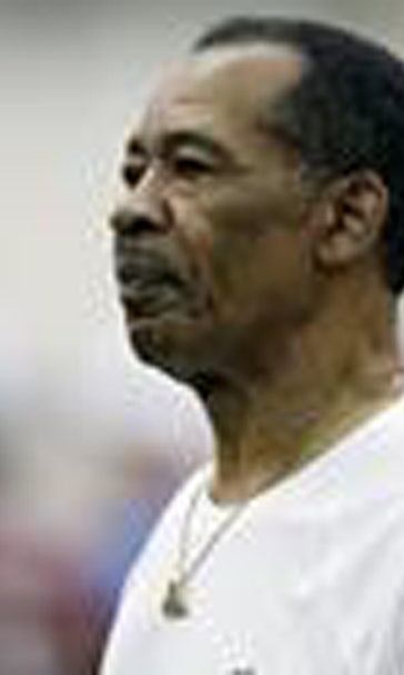 Former Gophers standout Charlie Sanders dies at age 68